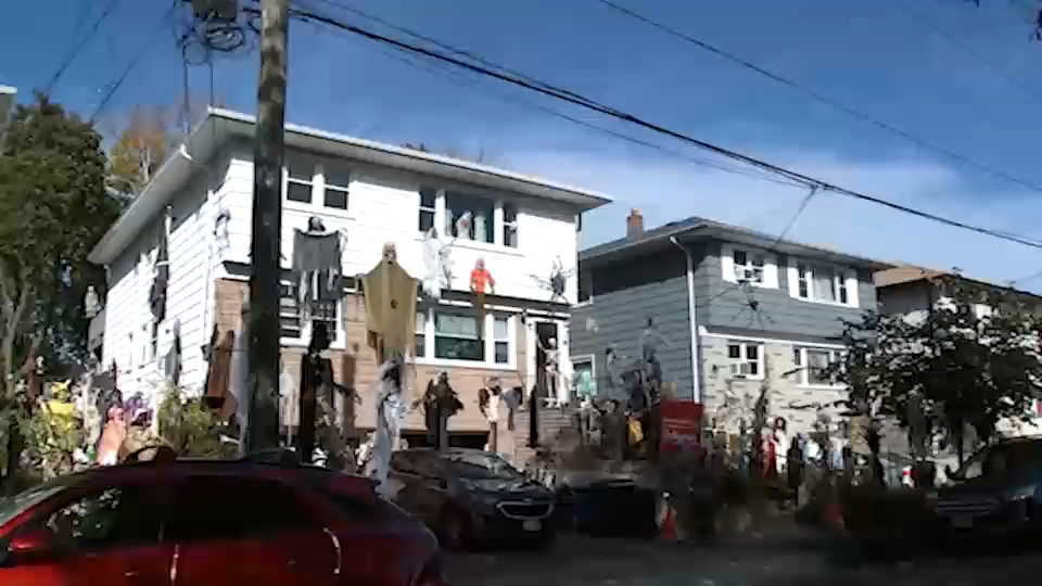Bloomfield Halloween display draws crowds, complaints
       — Garden City Real Estate news