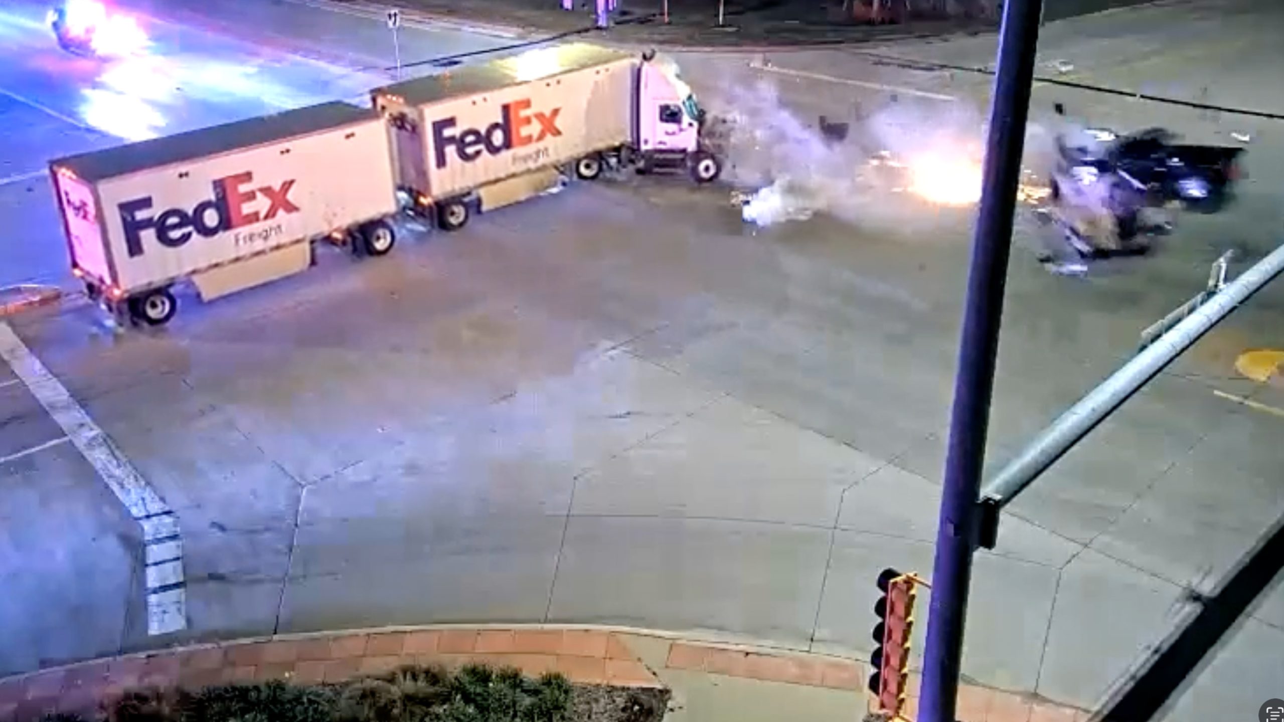 Watch: Suspect fleeing from police crashes into FedEx semi-truck — Garden City Community news